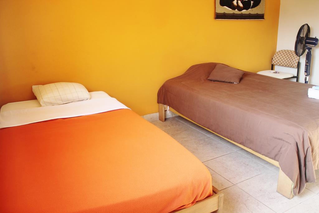 Casa Hualpa Hostelリマ エクステリア 写真