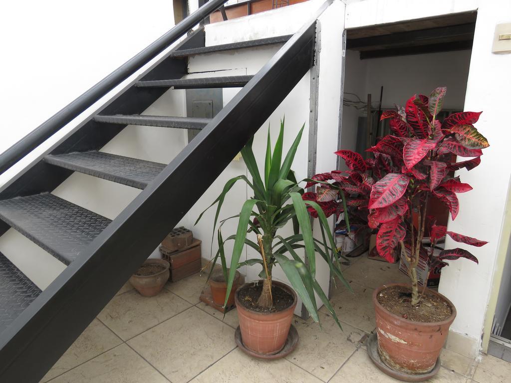Casa Hualpa Hostelリマ エクステリア 写真