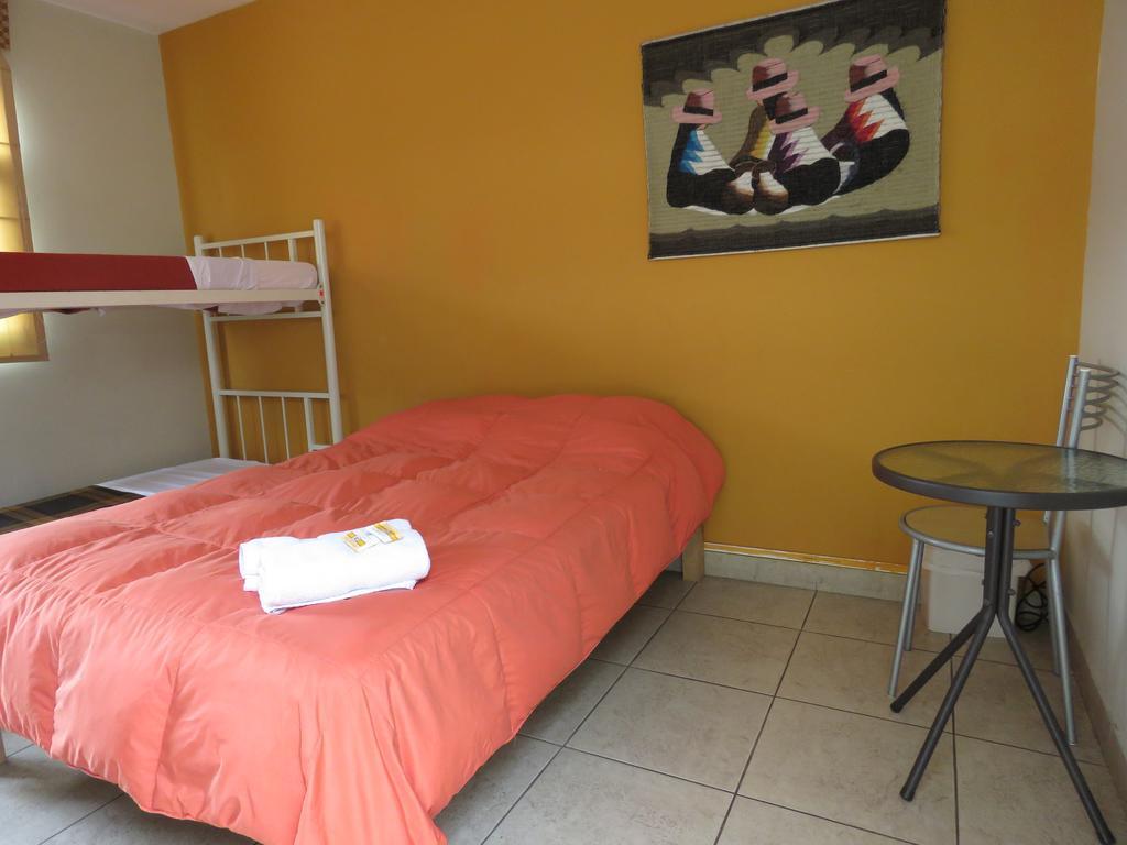 Casa Hualpa Hostelリマ エクステリア 写真