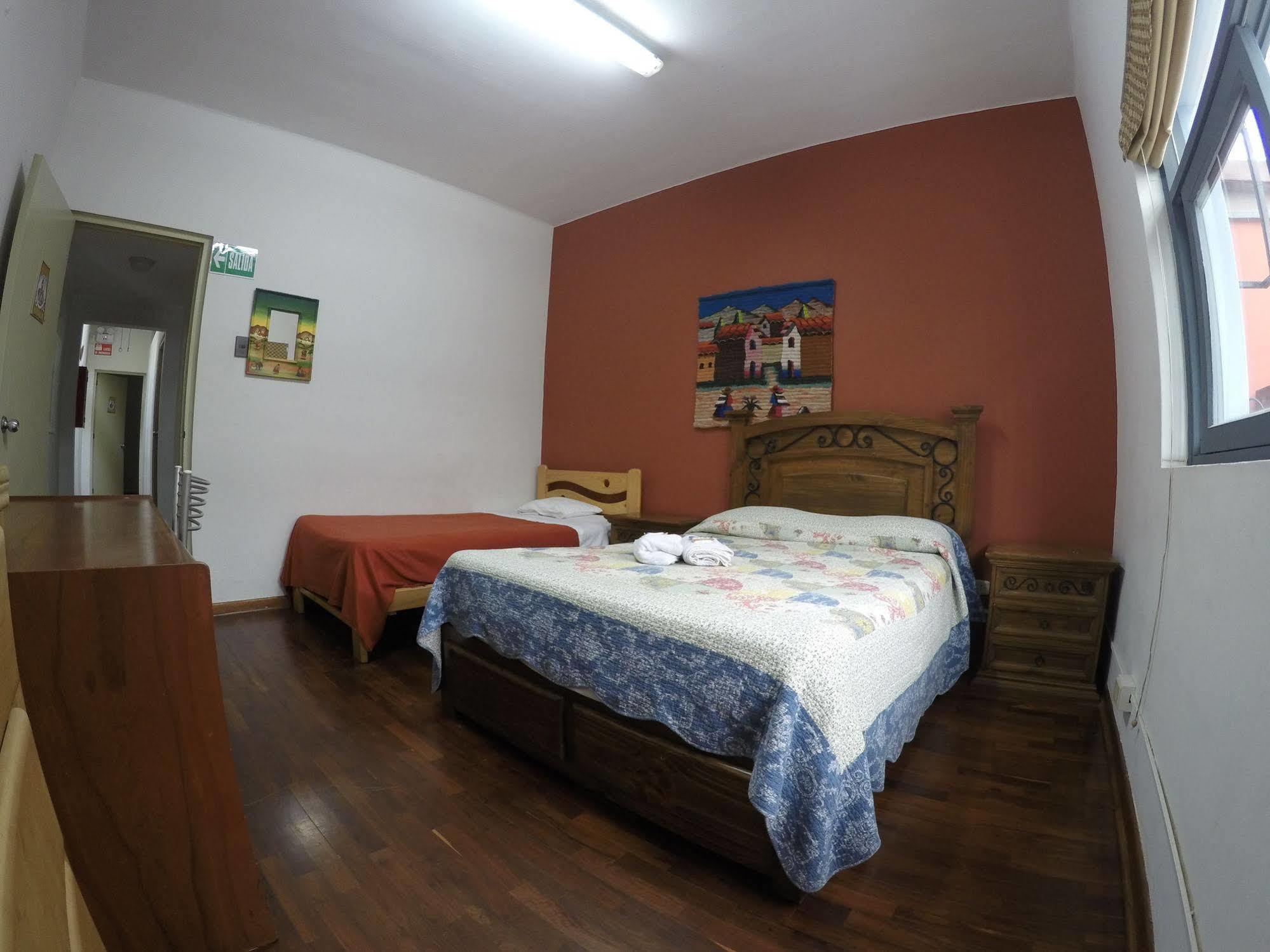 Casa Hualpa Hostelリマ エクステリア 写真