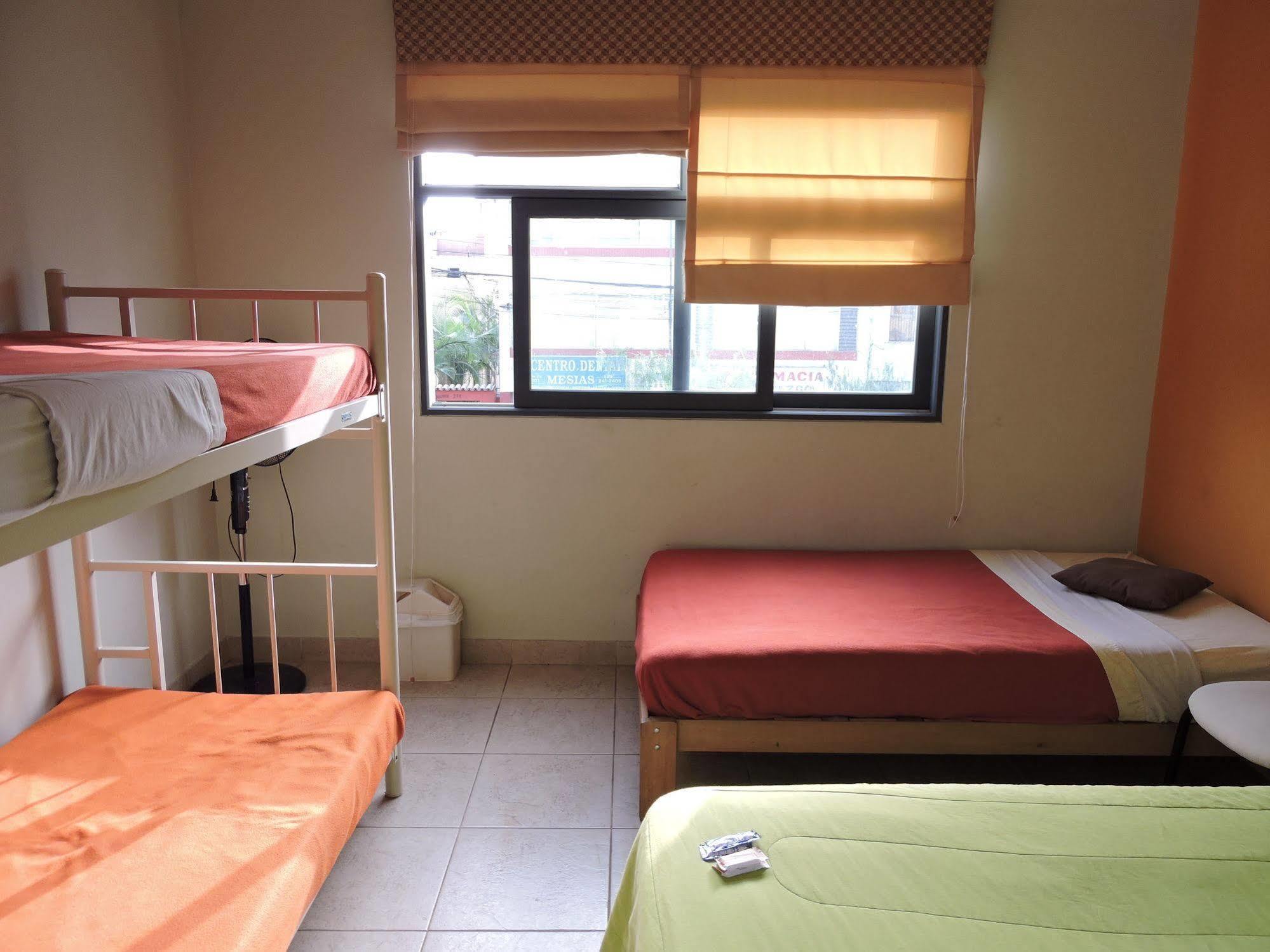 Casa Hualpa Hostelリマ エクステリア 写真