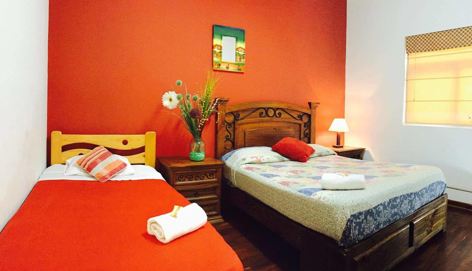Casa Hualpa Hostelリマ エクステリア 写真