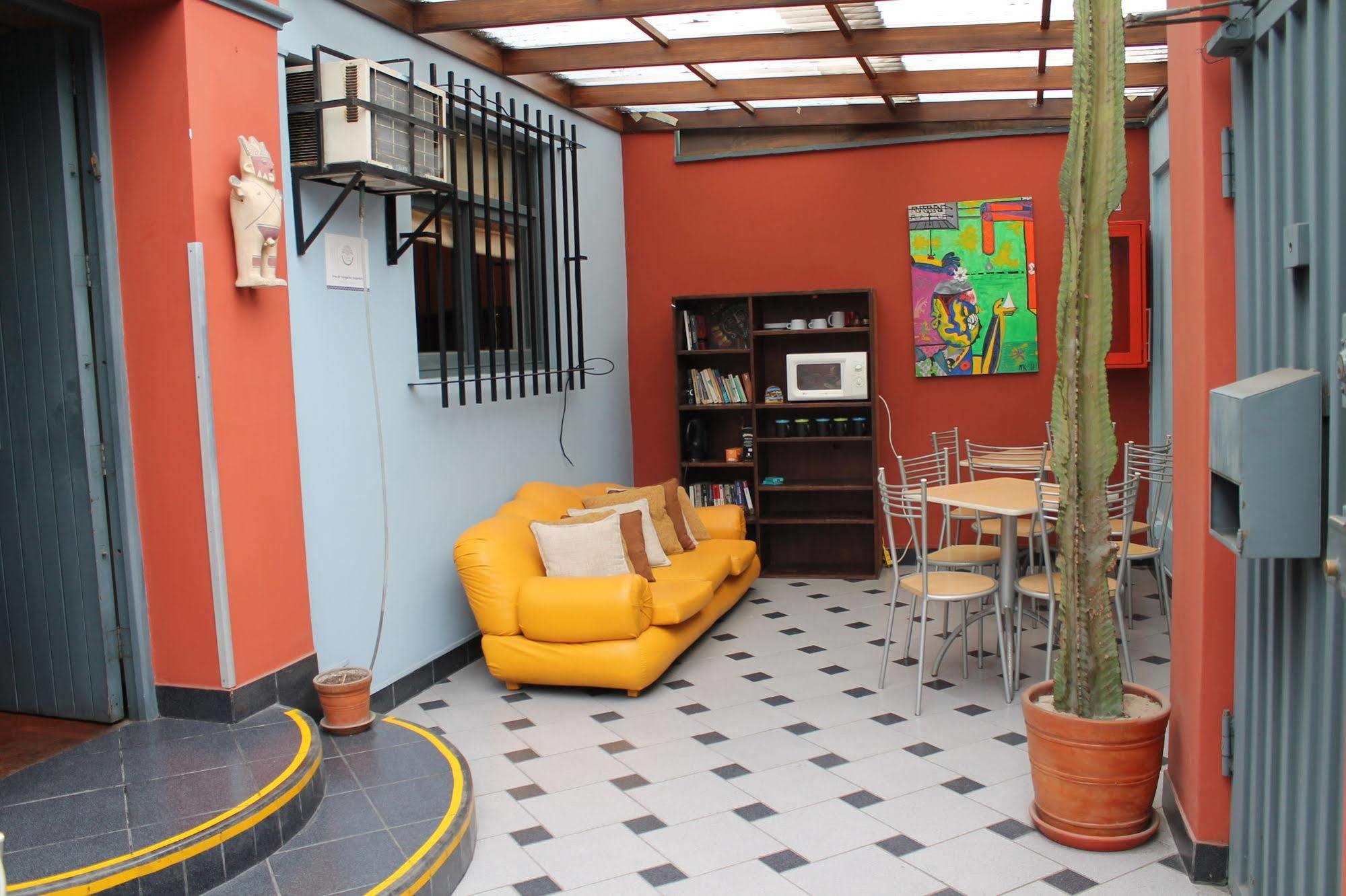 Casa Hualpa Hostelリマ エクステリア 写真