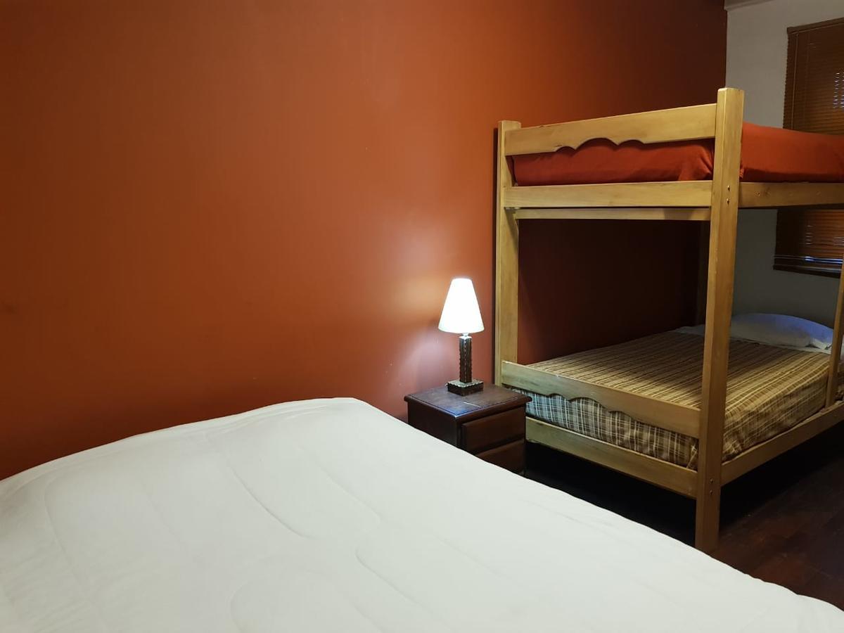 Casa Hualpa Hostelリマ エクステリア 写真