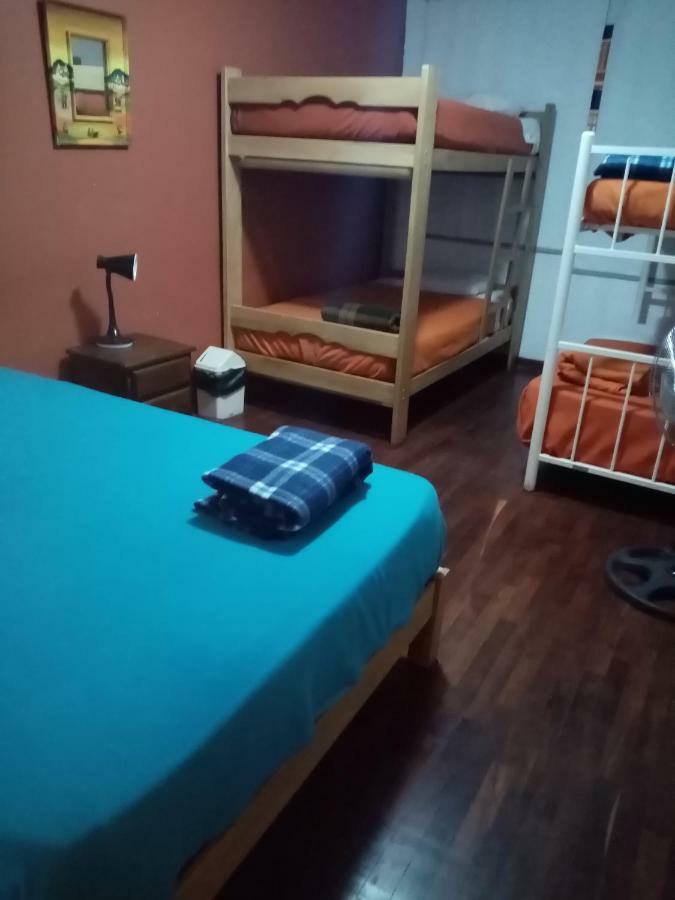 Casa Hualpa Hostelリマ エクステリア 写真